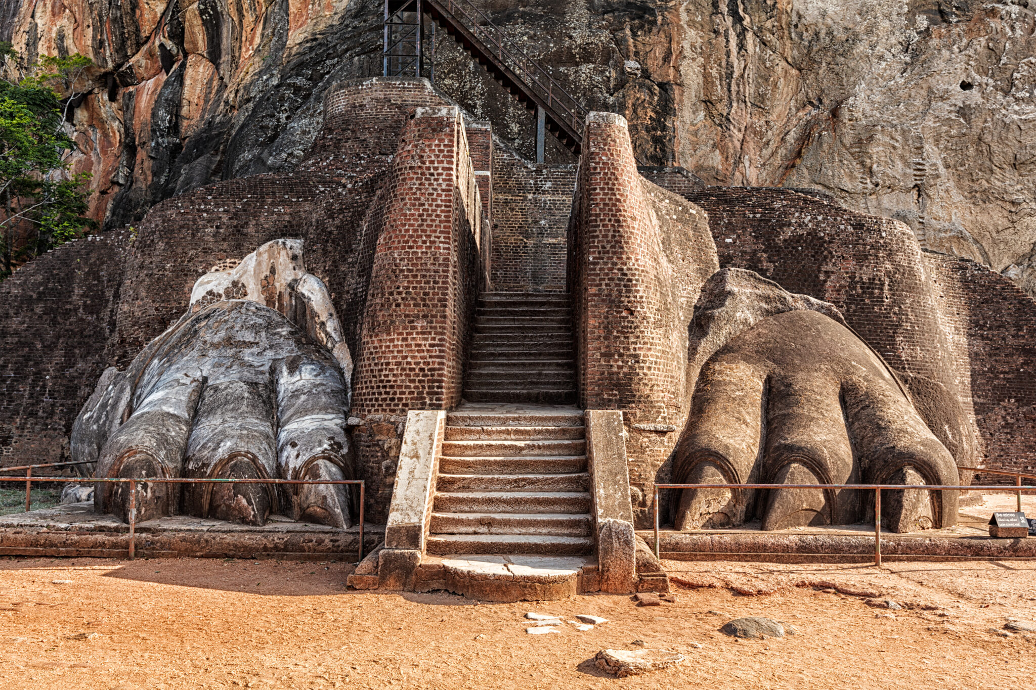 gravir rocher sigiriya