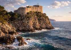 découvrez le fort lovrijenac à dubrovnik, un trésor historique incontournable en croatie, alliant histoire riche et vues panoramiques spectaculaires.